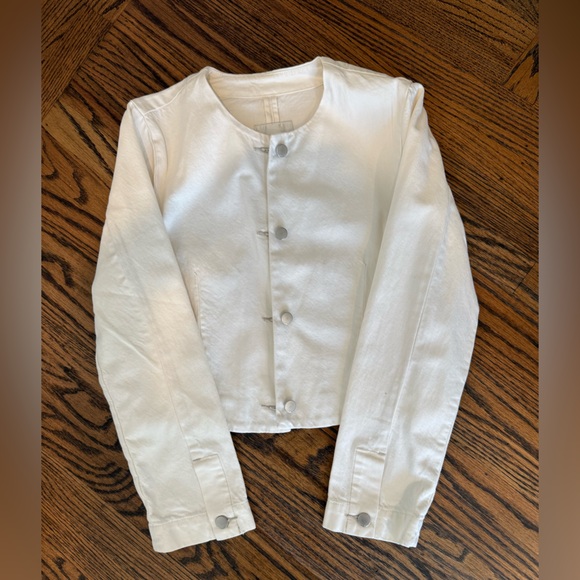 Abercrombie white denim collarless cropped jacket - Picture 3 of 3